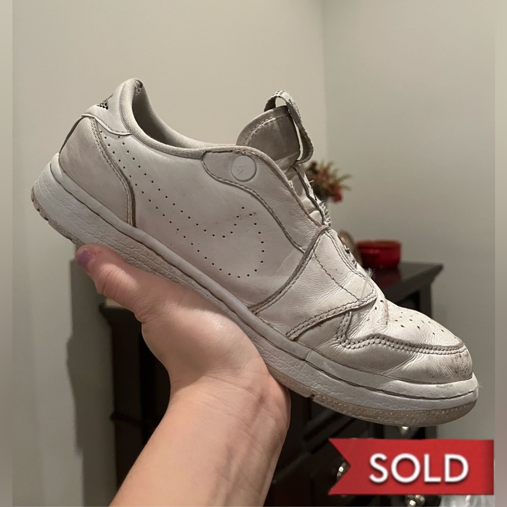 Jordans women’s size 7.5!
